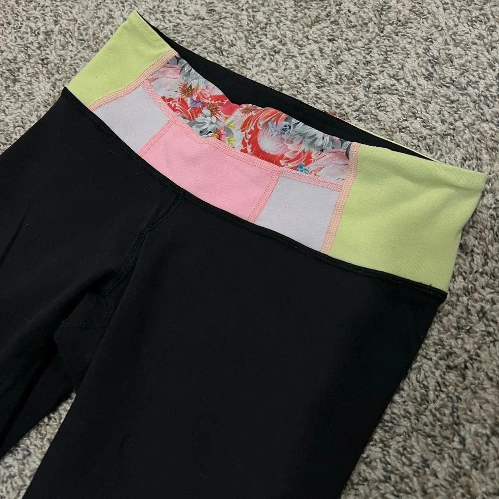 Lululemon Colorful Waistband cropped Leggings size 6 used condition reversible